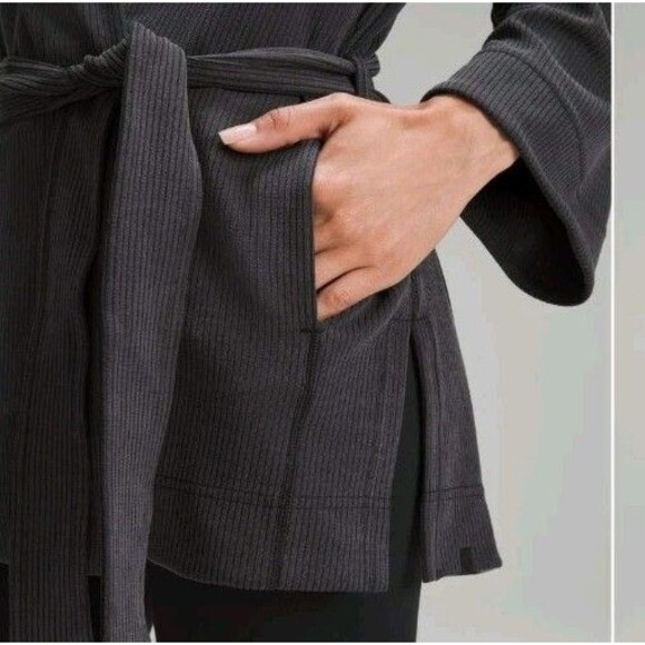 NWT Lululemon Women's Stretch Ribbed Softstreme Belted Wrap Size 12 - Picture 3 of 16